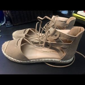 Chase & Chloe Tan Lace Up Sandals - Size 6.5